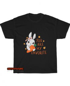 Cute gray rabbit and pink bow holding a carrot T-Shirt EL13D0