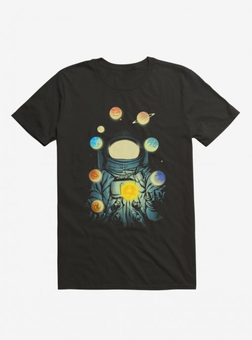 Astronaut Juggling Planets Black T-Shirt AL9F1